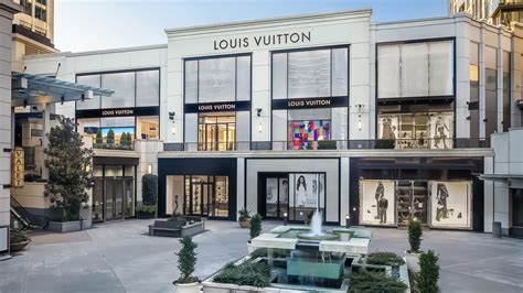 louis vuitton bravern store.